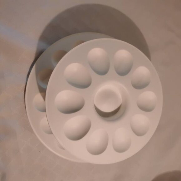 Tupperware Cake/Egg Taker - Picture 8 of 10